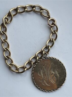 Vintage Gold Chain Bracelet with Engraved Medallion. Winard. 12k